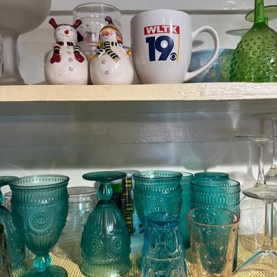 CABINET CONTENTS LOT