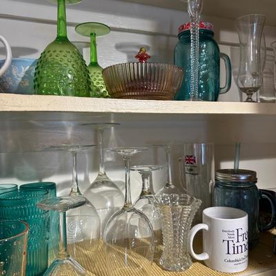CABINET CONTENTS LOT