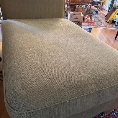 MODERN CHAISE LOUNGE