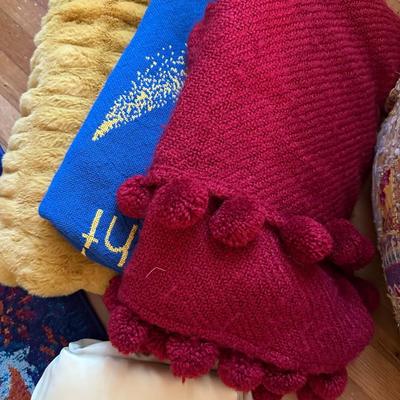 BOHO CUBE, THROWS LOT