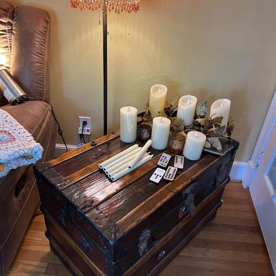 TRUNK, FLOORLAMP, CANDLE LOT