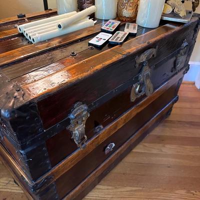 TRUNK, FLOORLAMP, CANDLE LOT