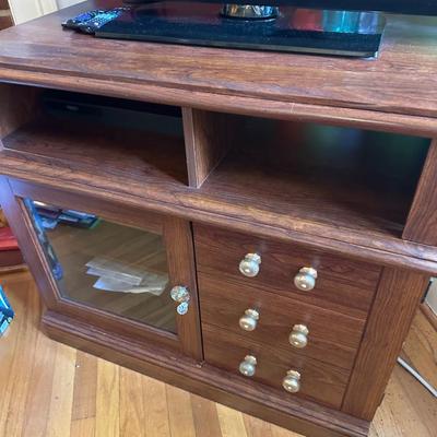 INSIGNIA TV, STAND LOT