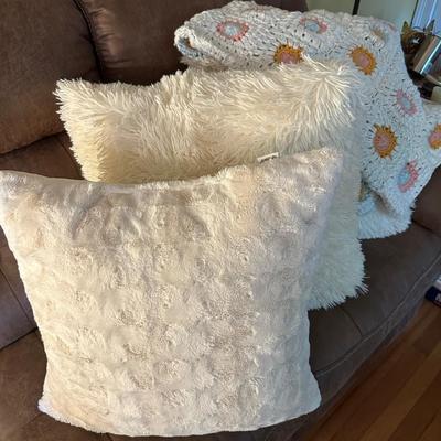 PILLOW, THROW LOT