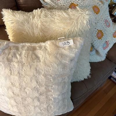 PILLOW, THROW LOT