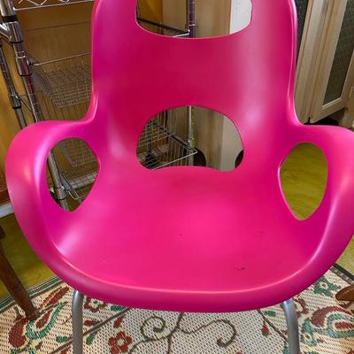 METAL ROLLING CART, PINK CHAIR