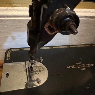 VINTAGE SINGER SEWING
