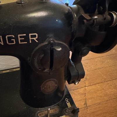 VINTAGE SINGER SEWING