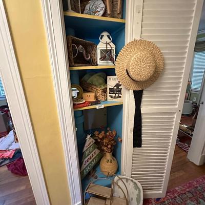 CLOSET CONTENTS