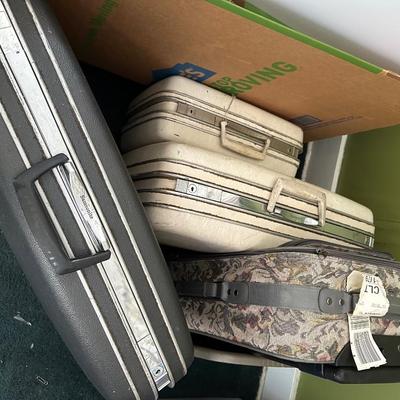 SUITCASE LOT