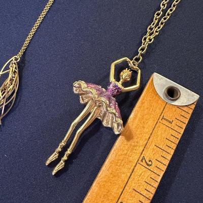 GOLD, SILVER & COSTUME NECKLACE LOT