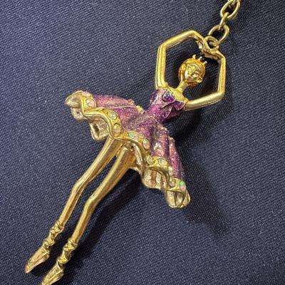 GOLD, SILVER & COSTUME NECKLACE LOT
