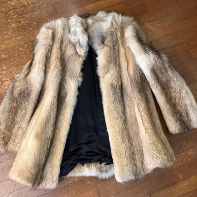 WOMENS FUR AND COAT LOT