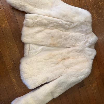 WOMENS FUR AND COAT LOT