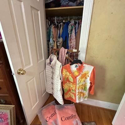 CLOSET CONTENTS LOT