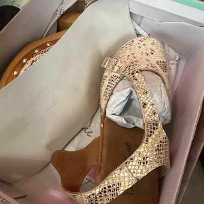 WOMENS SHOE LOT