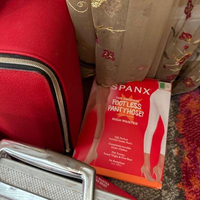 WOMENS MAKE UP BAGS, HOSE & MORE