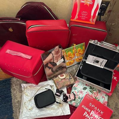 WOMENS MAKE UP BAGS, HOSE & MORE