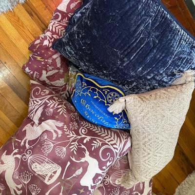 PILLOW LOT