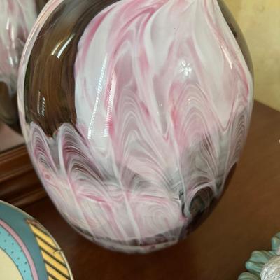 ART GLASS COLLECTOR PLATES & MORE LOT