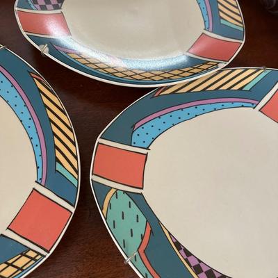 ART GLASS COLLECTOR PLATES & MORE LOT