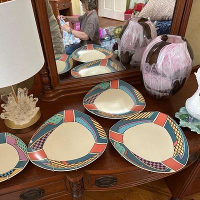 ART GLASS COLLECTOR PLATES & MORE LOT