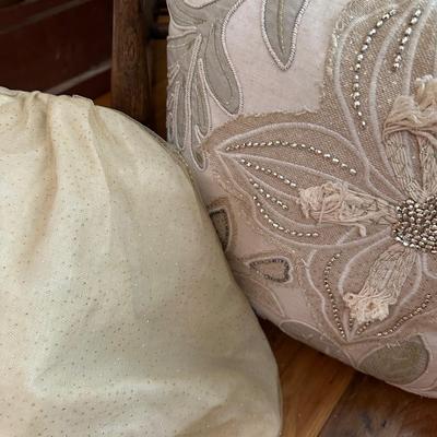 OAK ROCKER PILLOW LOT