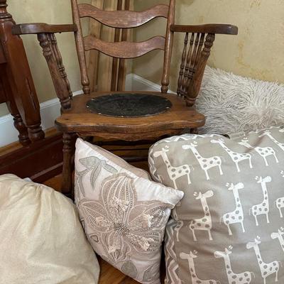 OAK ROCKER PILLOW LOT