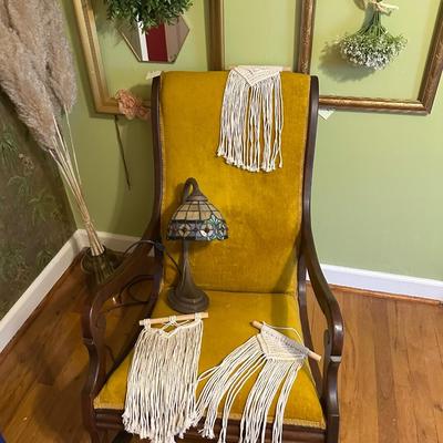 ROCKING CHAIR, HOME DÉCOR LOT
