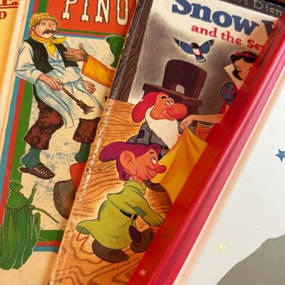 VINTAGE CHILDRENS BOOK LOT