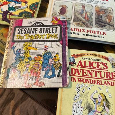 VINTAGE CHILDRENS BOOK LOT