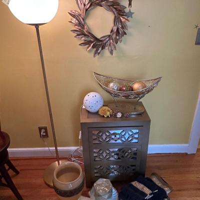 GOLD HOME DÉCOR LOT
