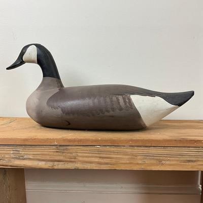 D498 Vintage Hand Carved Goose Decoy