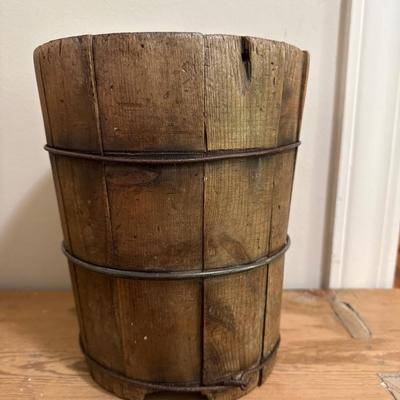 D517 Antique Measure Bucket