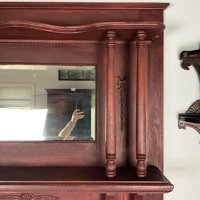 UBC530 Antique Mantle With Beveled Mirror