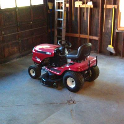 Sale Photo Thumbnail #333: LAWN TRACTOR