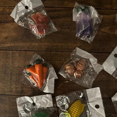 Sale Photo Thumbnail #389: VEGETABLE MAGNETS