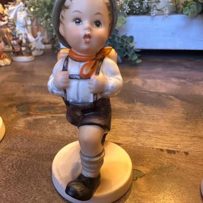 Sale Photo Thumbnail #528: HUMMEL BOY WALKING