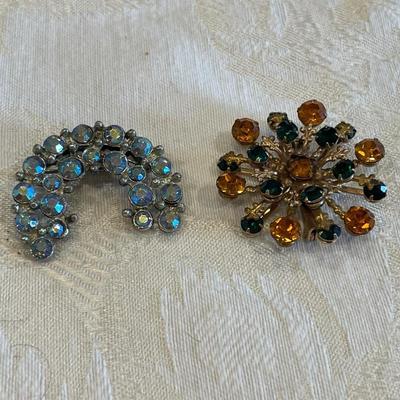 2 sparkling brooches
