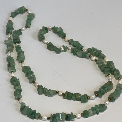 Vintage Jade green & mother of pearl necklace