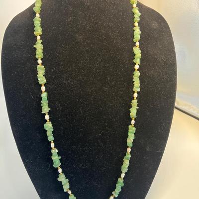 Vintage Jade green & mother of pearl necklace