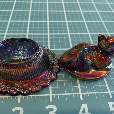 Carnival glass cat on nest