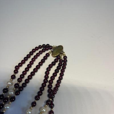 14 it G.F. Garnet/pearl necklace
