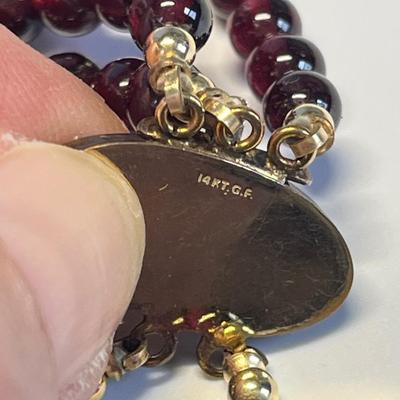 14 it G.F. Garnet/pearl necklace