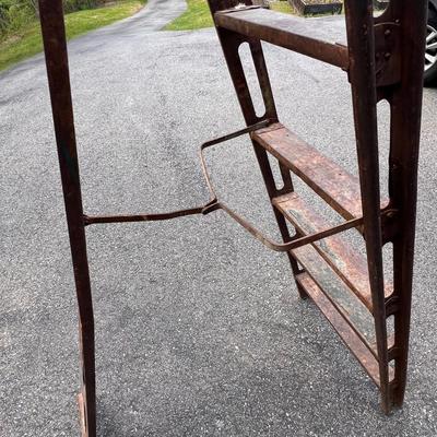 Sturdy Metal Tripod Ladder (G-RG)