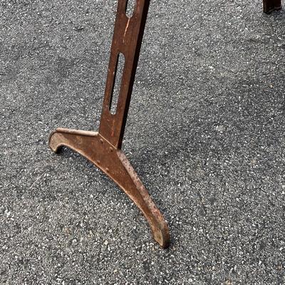 Sturdy Metal Tripod Ladder (G-RG)