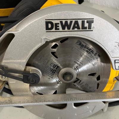 Electric Dewalt circular saw with bag
