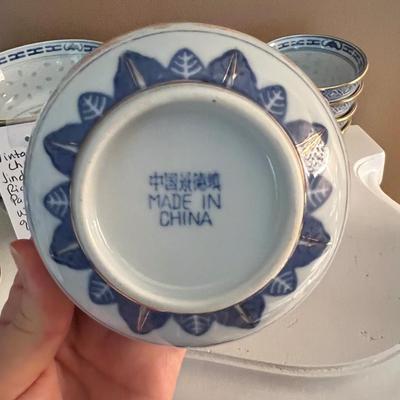 Vintage Chinese mindezhon Rice Grain pattern blue white rice bowls, set of 6