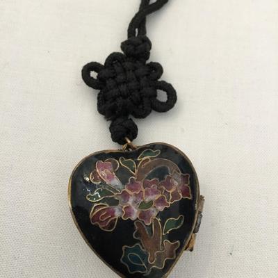 Beautiful vintage Cloisonné Enamel heart trinket box