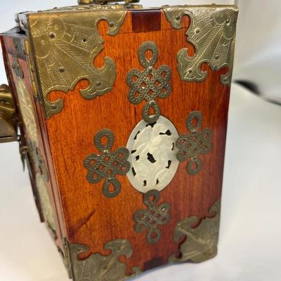 Gorgeous vintage Asian jewelry box!